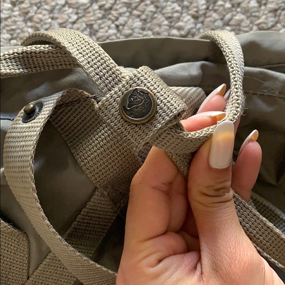 A backpack - Picture 7 of 7